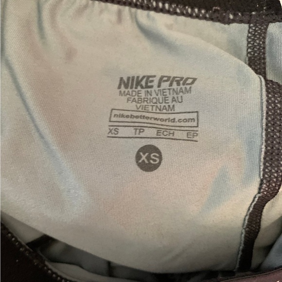 Nike Pro Women's Python Print Compression Shorts - Picture 8 of 8